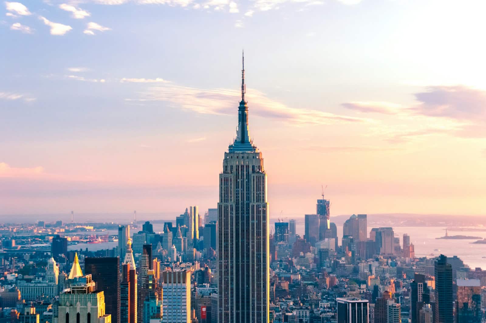 Photo by Kit Suman empire state building avec lever de soleil