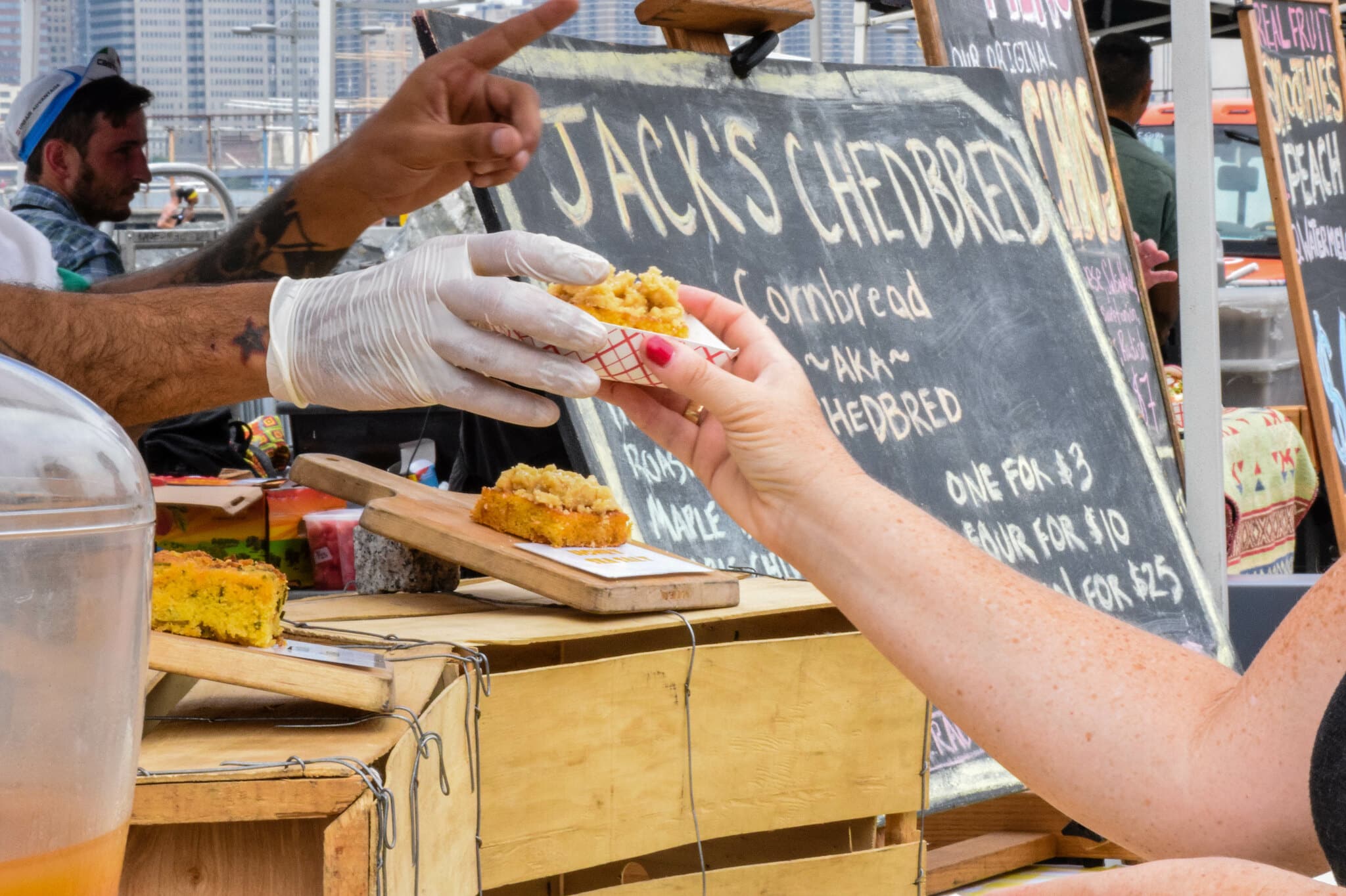 Stand alimentaire, vente de pain de maïs.