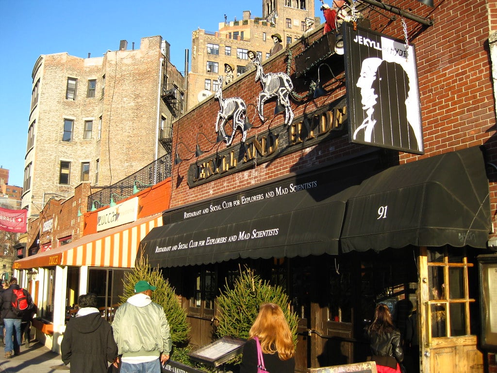 Façade du restaurant Jekyll and Hyde, New York.