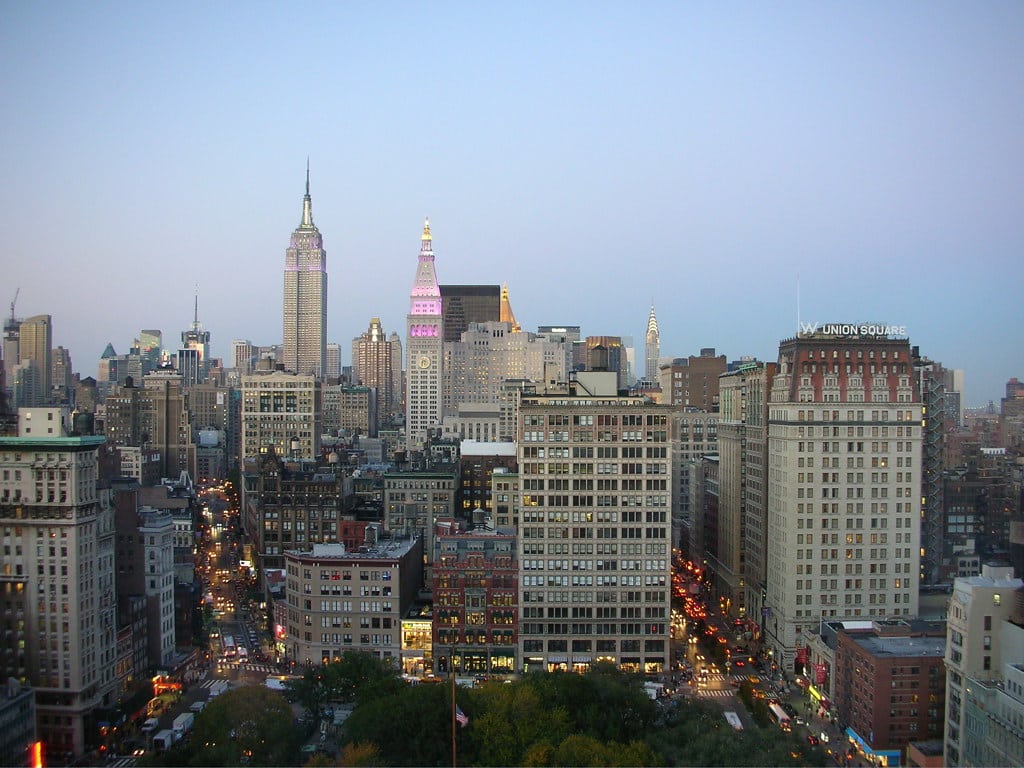 Vue panoramique de Manhattan au crépuscule.